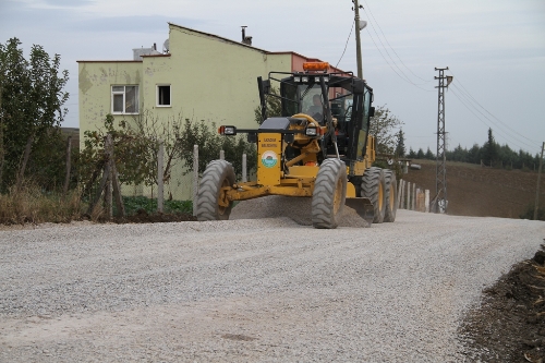İlkadım Belediyesi, yolu bozuk mahalle bırakmamak için çalışıyor