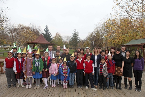 İlköğretim öğrencileri 'Meleklerimiz Gülsün' ile eğleniyor