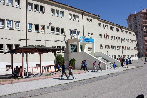 İlkokul öğrencisi derste kalp krizi geçirdi