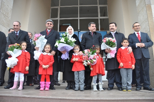 İncek Melek İpek İlk ve Orta Okulu törenle eğitime açıldı