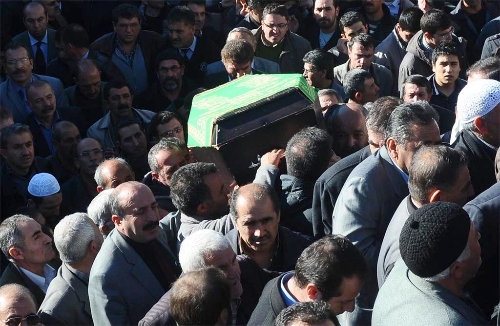İnşaattan düşerek hayatını kaybeden işçi toprağa verildi