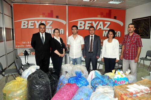 İnternetten topladıkları 250 kilo kapakla engellilere araç aldılar
