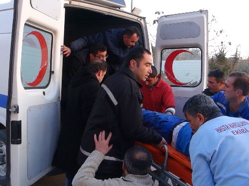 İş makinesine kaptırdığı kolu koptu