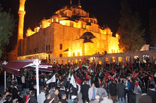 İsrail'in Gazze saldırısı Fatih Camii'nde protesto edildi