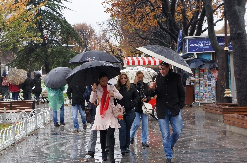 İstanbul'da sağanak yağış devam ediyor