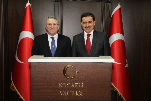 İstifa eden Donanma Komutanı Güner'den Vali Topaca'ya veda ziyareti