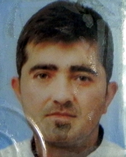 İtilerek çalıştırılmak istenen servis minibüsü denize uçtu