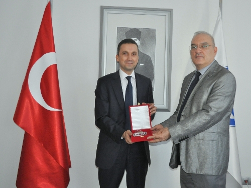 İzmir Üniversitesi'nden yabancı öğrencilere destek