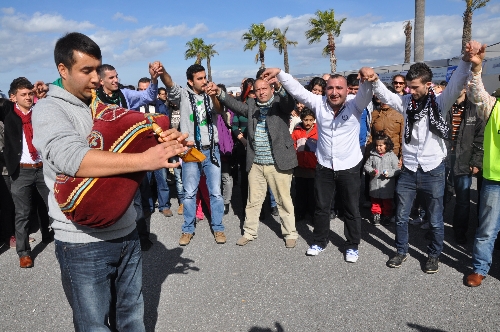İzmir'de 10 tonluk hamsi şöleni