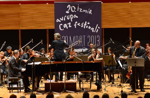 İzmir'de cazlı günler başladı
