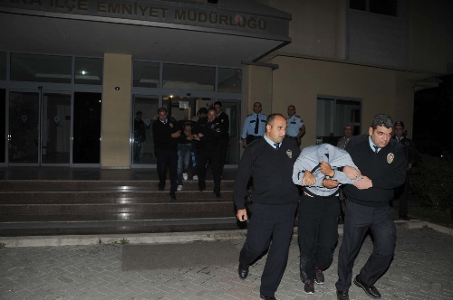 İzmir'de hırsızlar suçüstü yakalandı