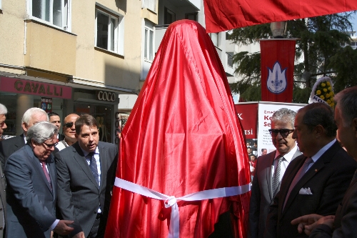 İzmir'de Meksikalı devrimci Zapata'nın büstü açıldı