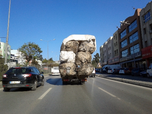 İzmir'de trafik canavarı yolda