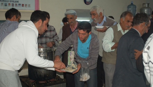 İzmir'deki Ağrılılar, bayramı 'halise' ile karşıladı
