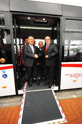 İzmir'e 300 yeni otobüs daha geliyor