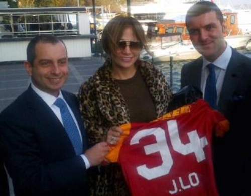 Jennifer Lopez'e Galatasaray forması hediye edildi