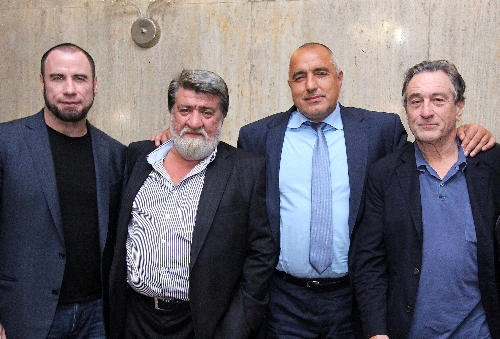 John Travolta ve Robert De Niro, film çekimi için Sofya'da