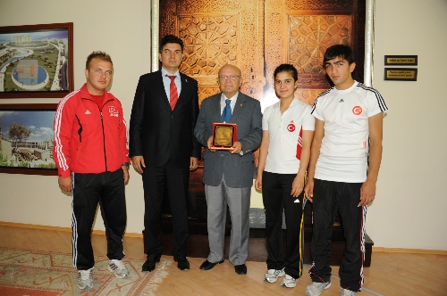 Judo Milli Takım sporcuları Başkan Uğurlu'yu ziyaret etti