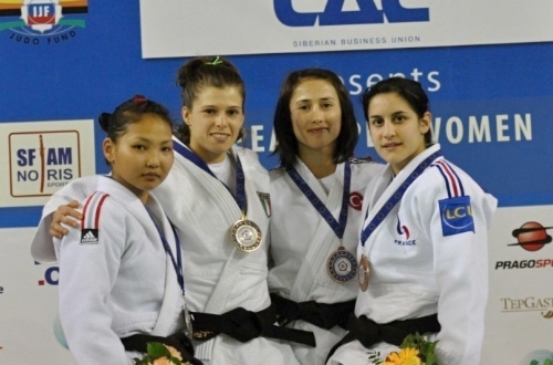 Judoda bayanlar Prag'dan iki gümüş, bir bronz madalya ile dönüyor