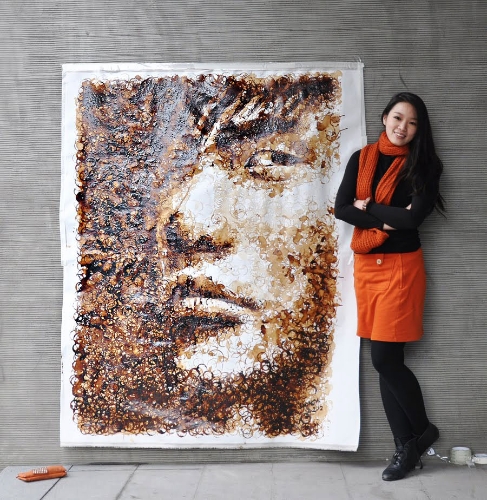 Kahveyle sanat eserleri yapıyor
