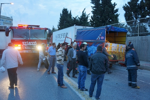 Kamyonet TIR'a çarptı: 2 yaralı