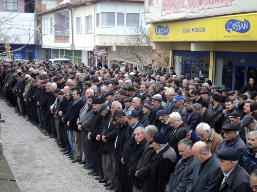Kanser hastası şehit anası, oğlunun ardından bir ay sonra toprağa verildi