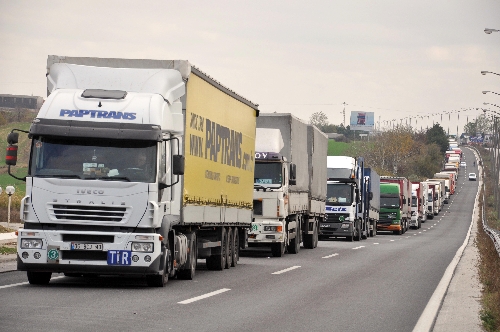 Kapıkule yolundaki TIR kuyruğu Edirne'ye ulaştı