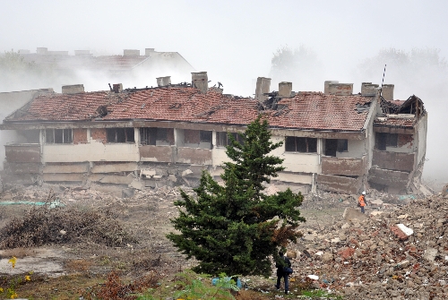 Kapıkule'de 2 bina dinamitle saniyeler içerisinde yıkıldı