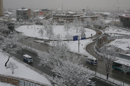 Kar kalınlığının 10 santimetreyi geçtiği Bursa'da 114 köy yolu ulaşıma kapandı