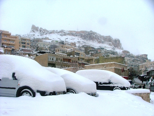 Kar, tarihi kent Mardin'i beyaza bürüdü