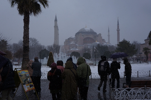 Kar, Tarihi Yarımada'yı gelin gibi süsledi