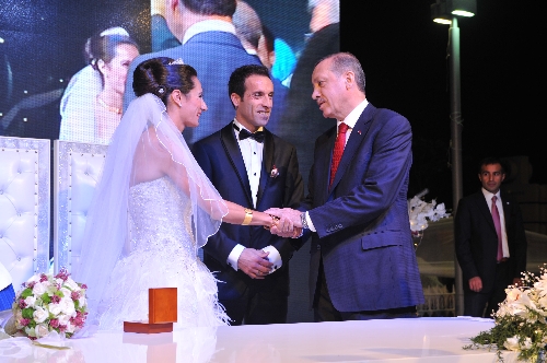 Kara, Başbakan Erdoğan'dan şampiyonlar yetiştirmek için salon istedi