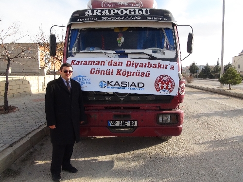 Karaman'dan Diyarbakır'a bir kamyon bisküvi gönderildi