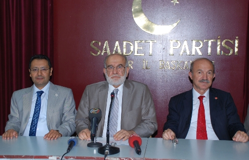 Karamollaoğlu: Hükümet tezkere konusunda itidalli davranmalı