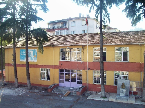 Karamürsel'de imam hatip orta okulunun sıkıntısı büyük