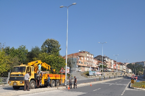 Karayolunda aydınlatma çalışmalarına başlandı