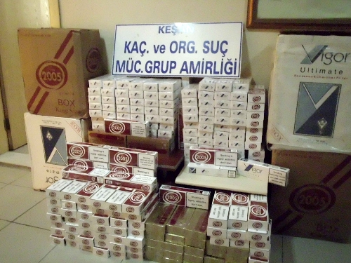 Kargoyla kaçak sigara sevkıyatına polis engeli