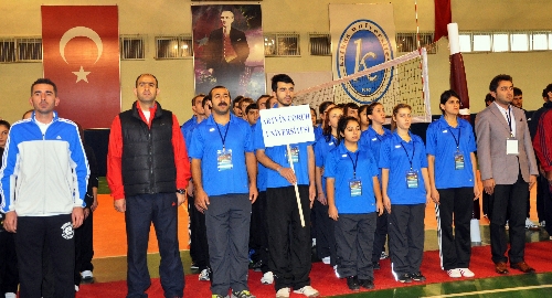 Kars'ta üniversiteler arası voleybol turnuvası başladı