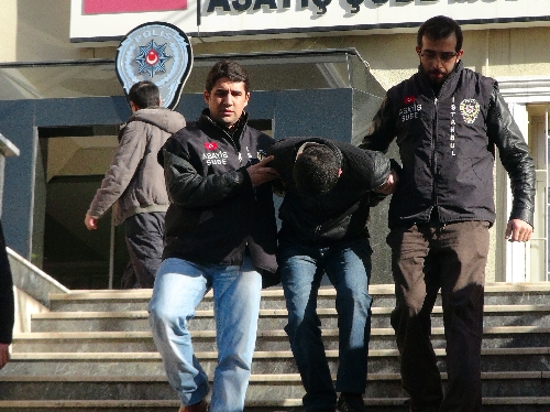 Kasa hırsızını güvenlik kamerasından alınan fotoğraf yakalattı