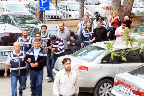 Kasa hırsızlığı operasyonunda yakalanan 10 kişi adliyeye sevk edildi