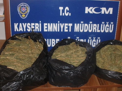Kayseri polisi bir yılda 2 ton esrar maddesi ele geçirdi