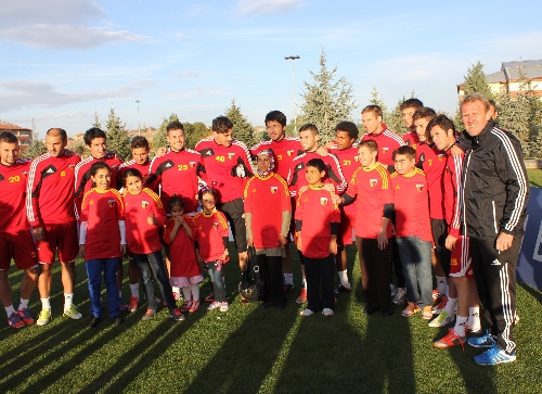 Kayserisporlu futbolcular organ nakli bekleyen çocuklarla buluştu
