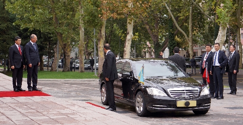 Kazakistan Cumhurbaşkanı Nazarbayev, Başbakanlık'ta