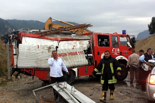 Kazazedelere yardıma giden itfaiye aracı da kaza yaptı