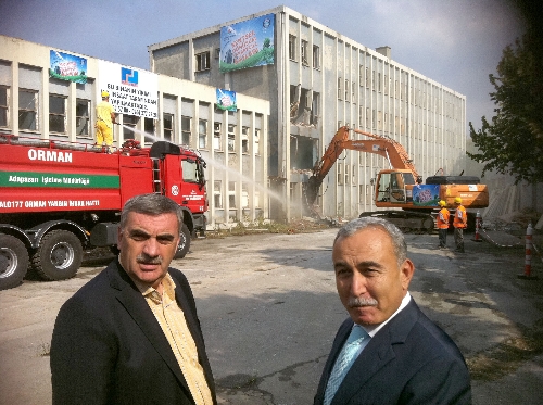 Kentsel dönüşüm çalışmaları kamu binasının yıkımıyla başladı