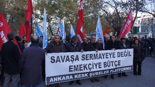 KESK, 2013 bütçesini Başbakanlık önünde protesto etti