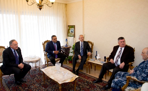 Kılıçdaroğlu, tedavi gören KADEP Genel Başkanı Elçi'yi ziyaret etti