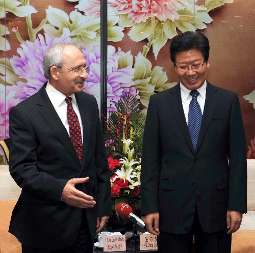 Kılıçdaroğlu, Uygur bölgesi Komünist Parti Sekreteri Zhang ile görüştü