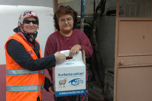 Kimse Yok Mu Aydın'da 175 aileye et ulaştırdı