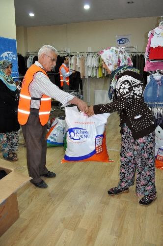 Kimse Yok Mu Balıkesir'de bayram öncesi 700 ihtiyaç sahibini sevindirdi